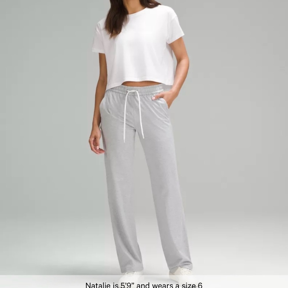 - Lululemon Soft Jersey Straight-Leg Mid-Rise Pant
Regular. Size M.